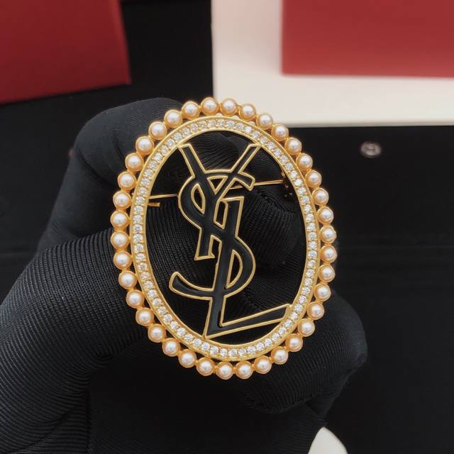 Item No. Yxz0025 Saint Laurent latest oval brooch with seed beads and diamonds,
