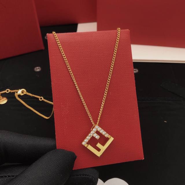 Item No. Fdxl0006 Fend* Latest square necklace, same as Zp, brass material Ddd