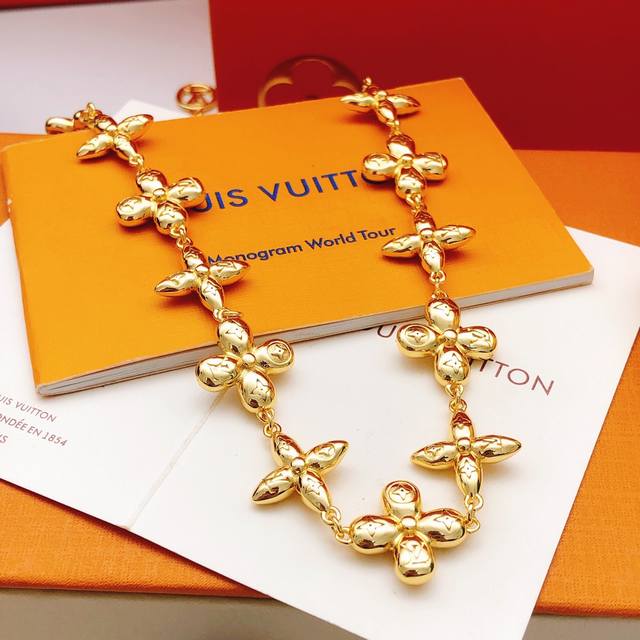 Item No. Lxl0290 Lv* Latest style diamond pattern monogram smooth necklace, same