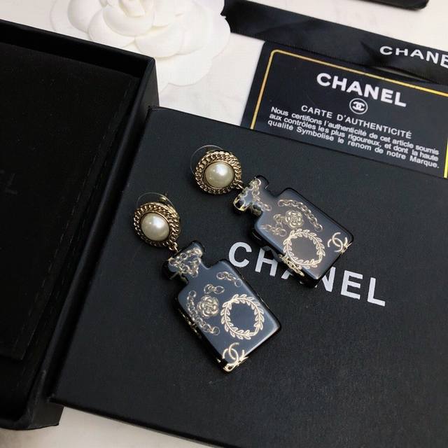 Chanel New Earrings Stylish and Versatile Beautiful things don't need a fancy ba