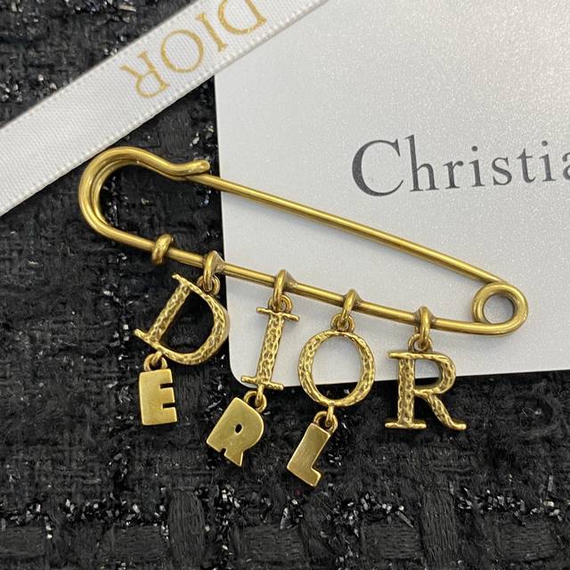 Code A545 0942845 Brooch Hot Selling Item New Arrival Dior Letter Tassel Brooch