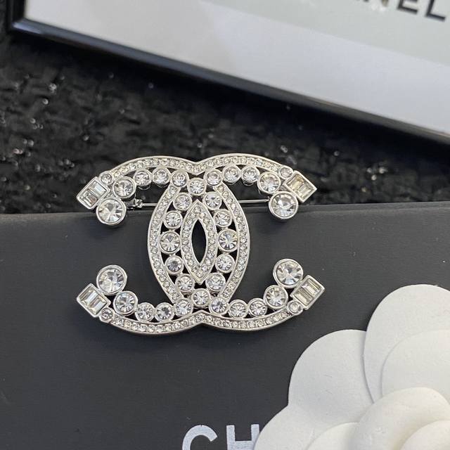 Code A540 0267820 Chanel brooch, best-selling style, newly arrived, consistent w