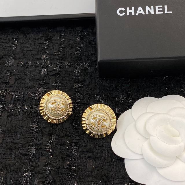Code E1162 0654870 Chanel earrings, a hot-selling new arrival, exclusively from
