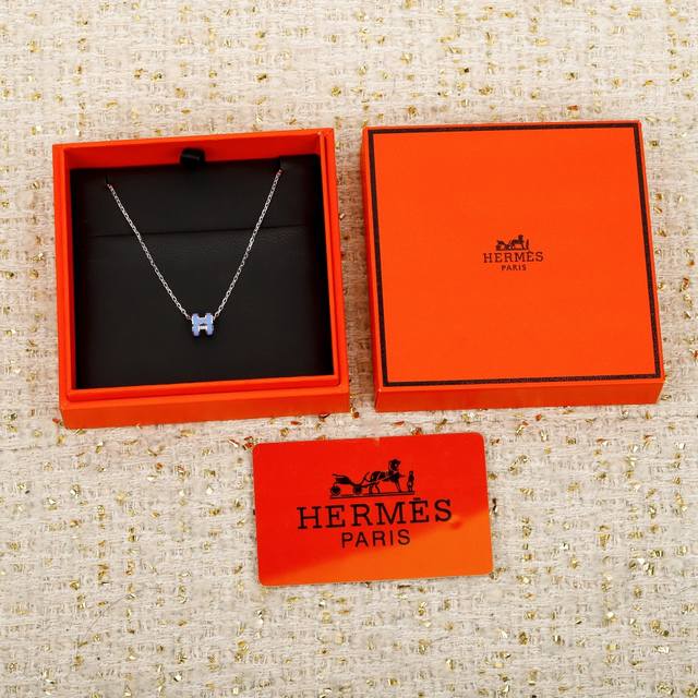 203142 Our product, Zp4030, is a top-tier, perfect replica of the Herm S Mini Po