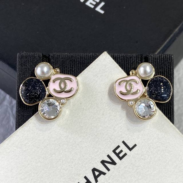 Xe0140 Black Enamel Pearl Double C Earrings Ddd