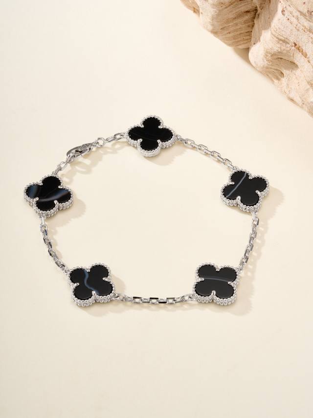 New Black Jadeite Five-Flower Bracelet in White Gold (Ddd)