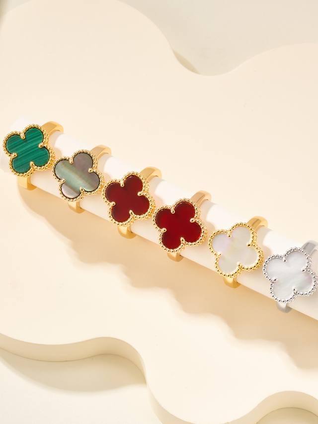 Green Shell Nothing recommends more than a four-leaf clover ring! Ring size 5678