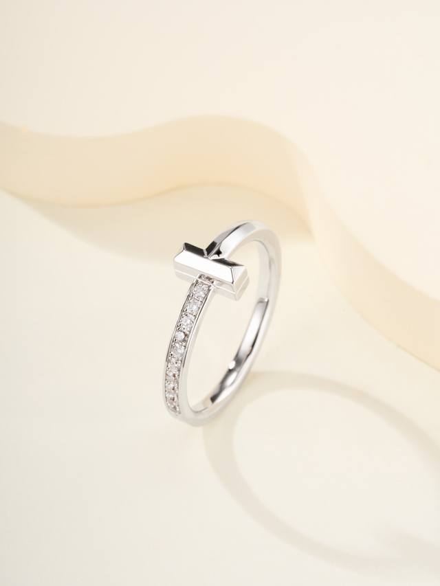 Ring size 5678 (Ddd) Narrow half-diamond T-ring with simple lines and sharp angl