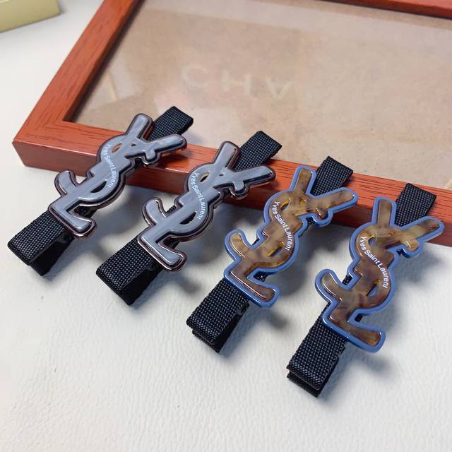 YSL Saint Laurent Hair Clips, Acetic Acid Ogo Clips, Everyday Exquisite Small It