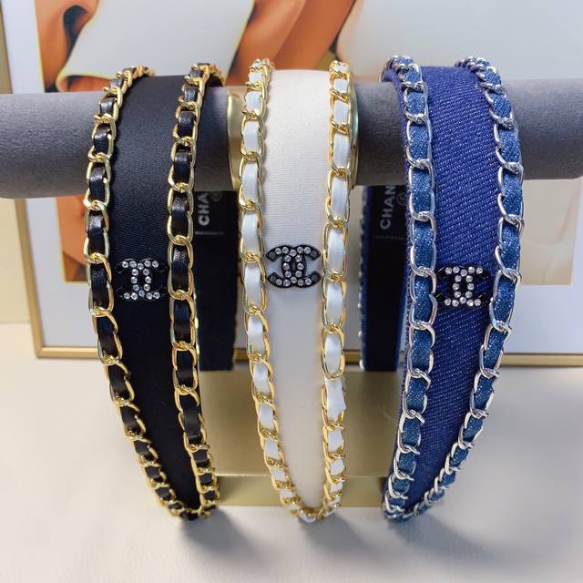 Chanel Mini Headband A luxurious and elegant headband with chain trim. A must-ha