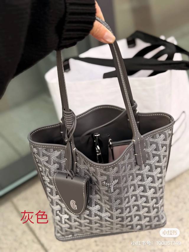 Goyard genuine leather charm/bag clip, a simple and elegant anti-theft accessory