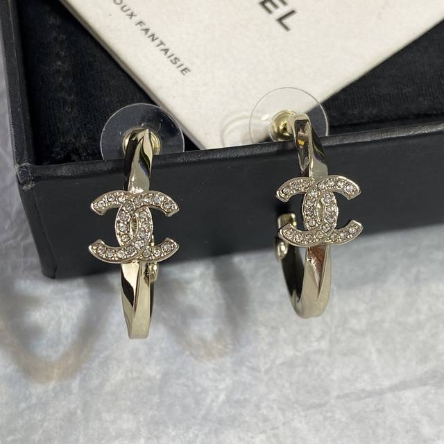 Xe0606 25K M?bius Cc Earrings Ddd