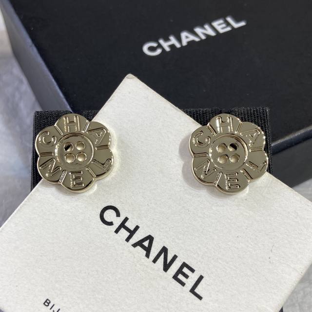 Xe0391 Chanel Button Flower Stud Earrings Highly Recommended! A timeless classic