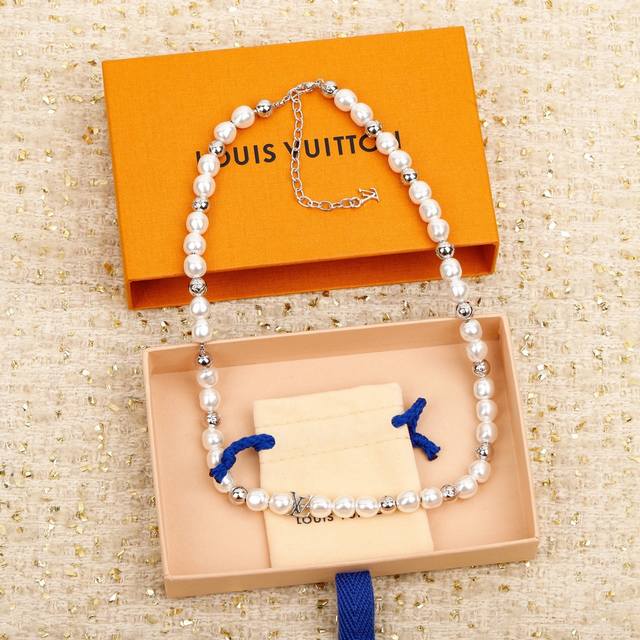 208801 Our product is Zp9690, the same style worn by Wang Hedi. For bulk orders,