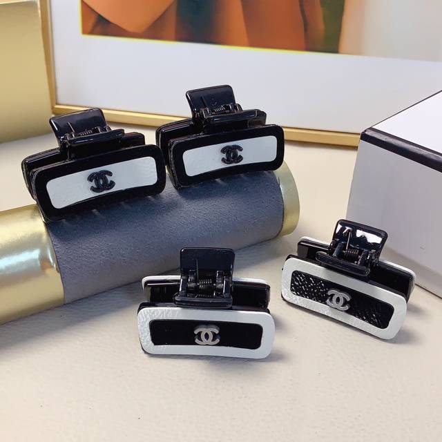 Chanel Mini Clip, Korean Style, Elegant and Versatile, Everyday Essential, A Mus