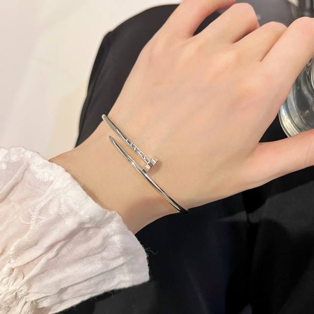 Cartier's new narrow nail bracelet with hollow spring tube, fulfilling your nail