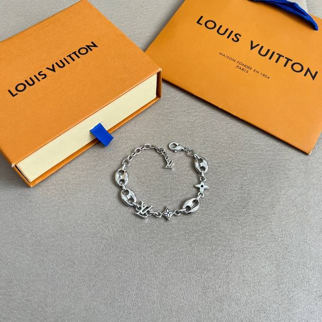 Louis Vuitton bracelet, made with the same materials as in boutiques, a hot-sell