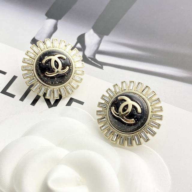 Today's New Arrival Code E3211 0356825 Chanel earrings, a hot-selling style, new