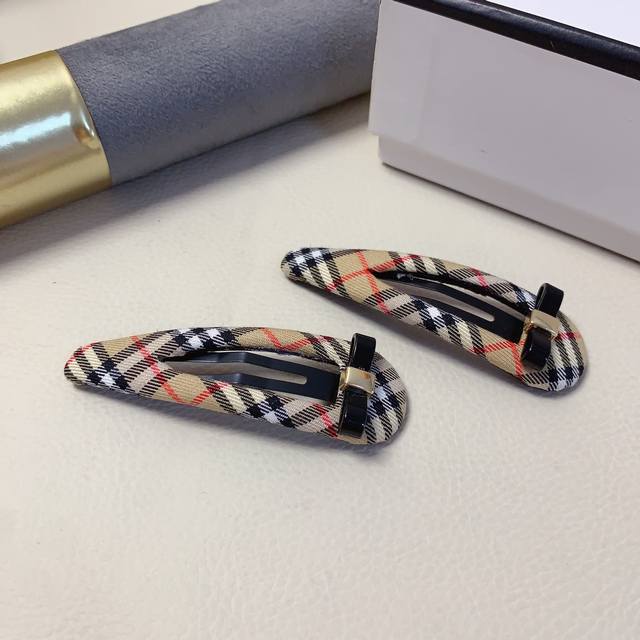 Burberry hair clips Bow plaid clips Bb edge clips, everyday delicate little item