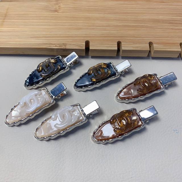Chanel Mini Hair Clips New Logo Pressed Clips Everyday Exquisite Small Item, Ele