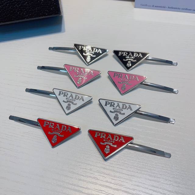 Prada hair clips, trending triangular hair clips, elegant and versatile, a must-