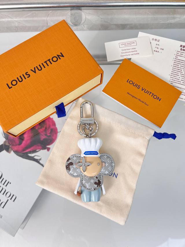 New Arrival M1990 Sunflower Doll Keychain Pendant Charm Louis Vuitton Vivian Key