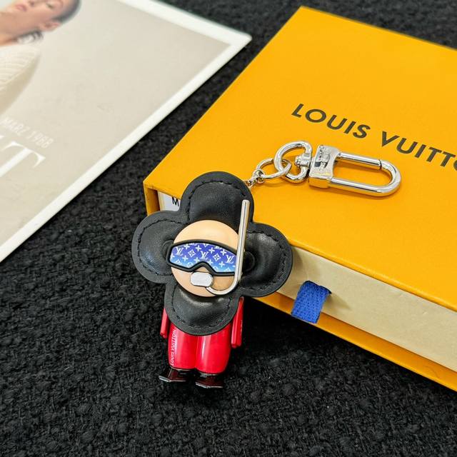 New Arrival Diver Sunflower Doll Keychain Charm Louis Vuitton Diver Keychain Bag
