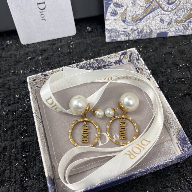 Code E1391 0857805 Dijia earrings, a hot-selling new arrival, exclusively from b