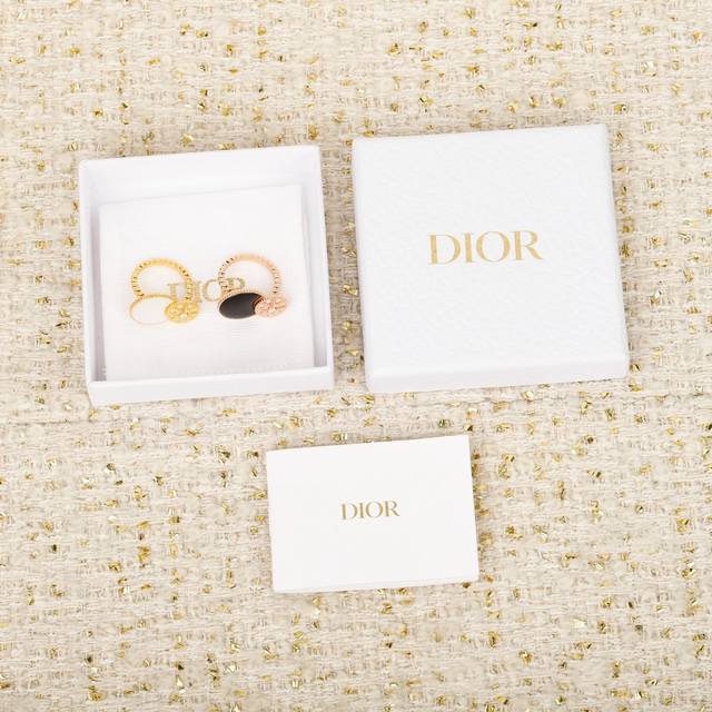 250214 We produce compass rings, the epitome of luxury. Custom-made genuine gold