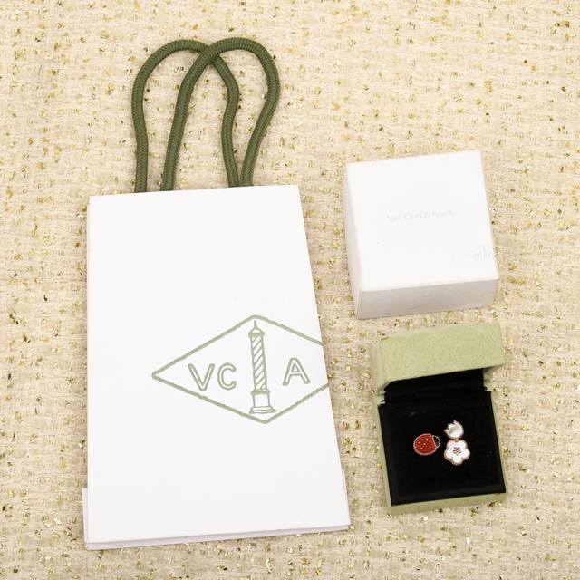 208485 We produce ladybug rings, custom-made with genuine gold and diamonds. We