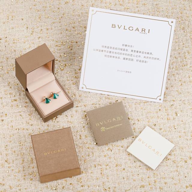 Our fan-shaped stud earrings Zp22100+ have finally shipped perfectly! Look for g