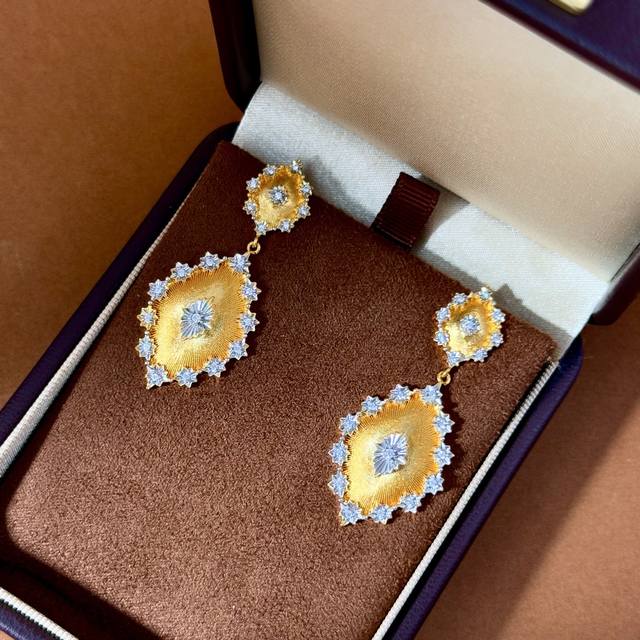 Italian Romantic Buccellati Style Retro Brocade Texture Earrings, Large and Smal