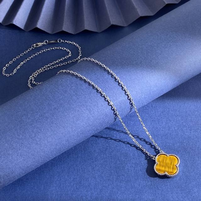 Fk80 Van Cleef & Arpels Vca White Mother-of-Pearl, Black Onyx, Red Onyx, Green M