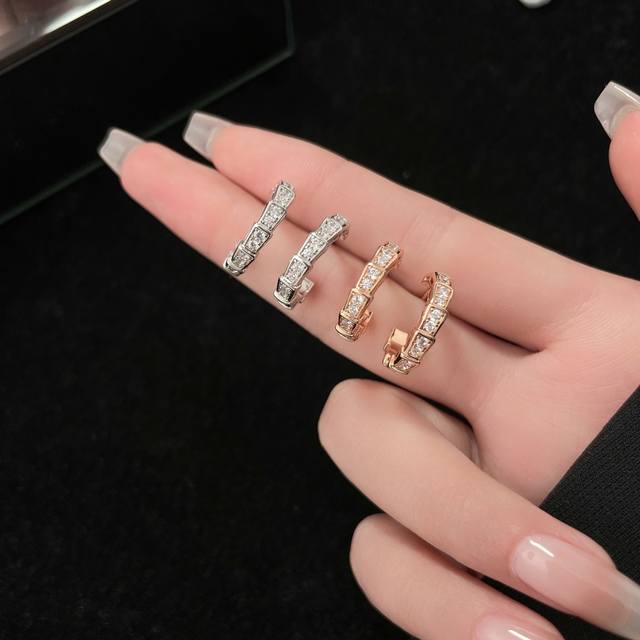 Bvser Entivi Er Earrings These alluring and captivating earrings pay homage to t