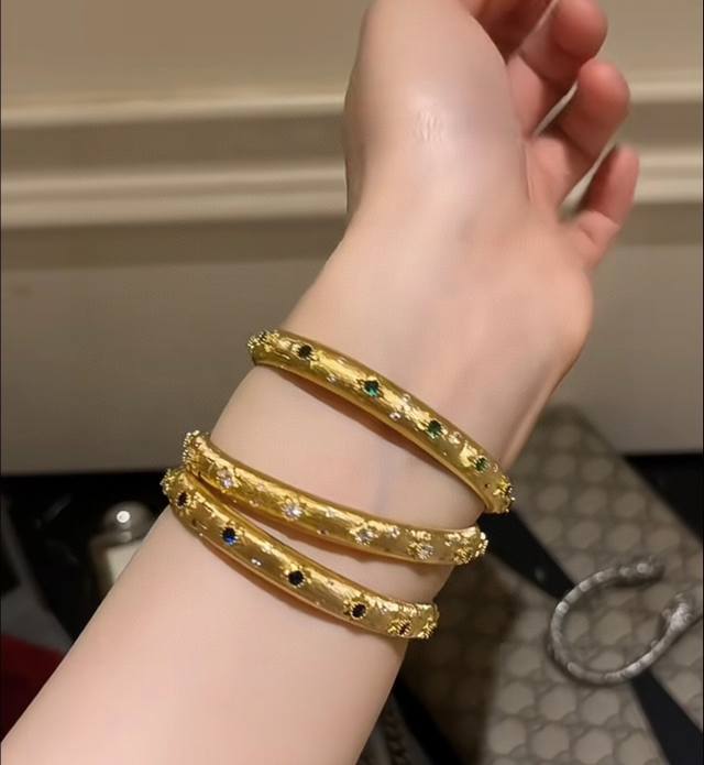 Buccellati, Italian high-end jewelry brand, vintage court style diamond-studded