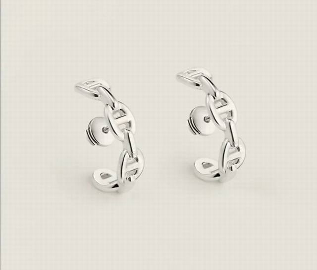 Exquisitely crafted Hermes pig nose earrings, trendy and stylish! Made with S925