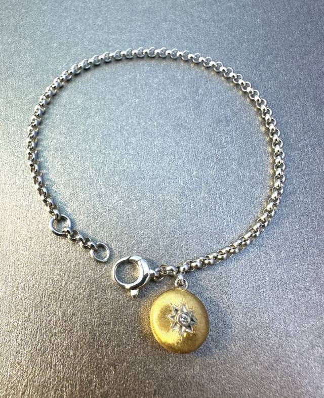 V Gold Material Fabric Cellati Small Gold Bean Bracelet Ddd