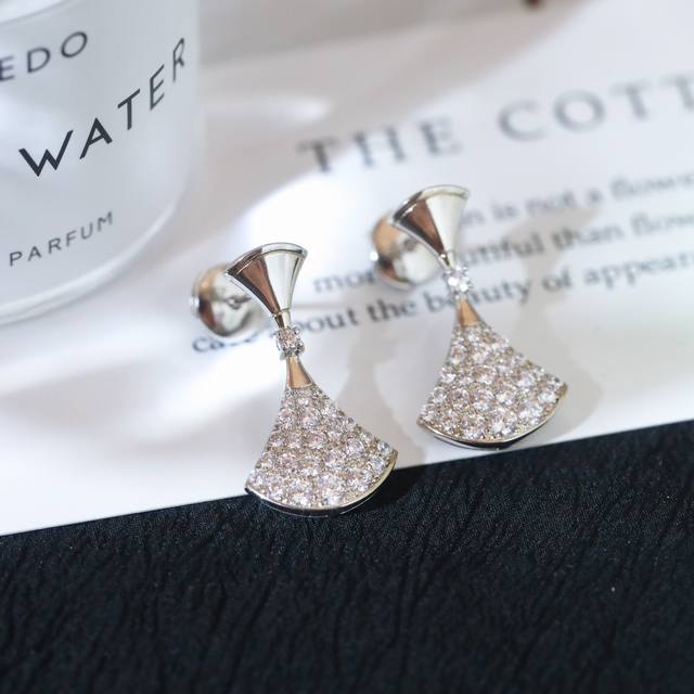 Full diamond fan-shaped stud earrings, rose gold and white gold, exquisite and s