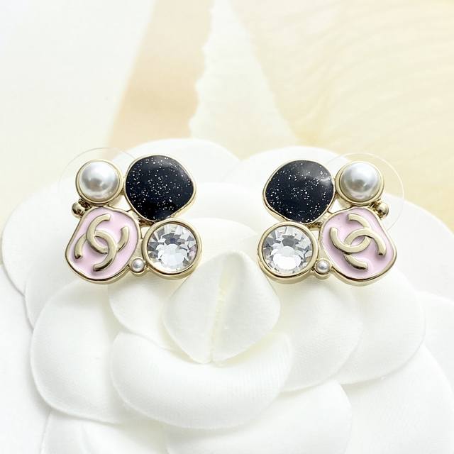 Chanel earrings hot-selling new arrival! Chanel 25 irregular colored enamel shap