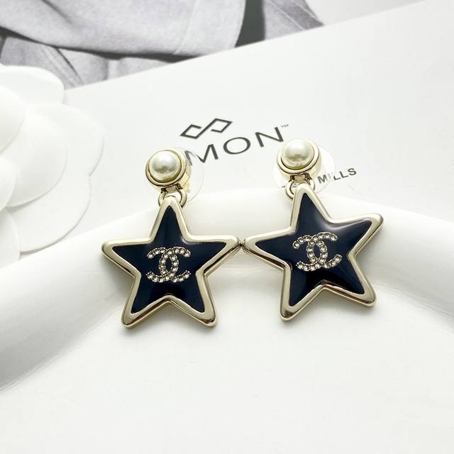 Chanel earrings hot-selling style new arrival Chanel 25 Vintage Black Gold Ename