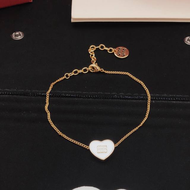 Item No. Msl0005 Miumi* Latest White Heart Bracelet, Batch Z, Brass Material Ddd
