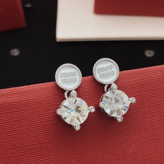 Item No. Med0035 Miumi* Latest White Round Drill Earrings, Batch Z, Brass Materi