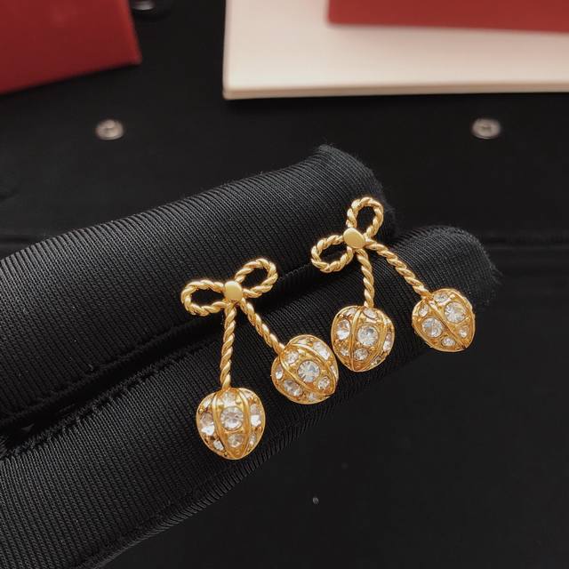 Item No. Ved0307 Valenti*O Latest Style Bow Earrings, Batch Z, Brass Material Dd