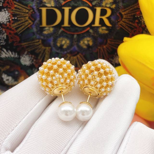 Item No. Ded0179 Dior New Round Tennis-Sized Pearl Hollow-Out Earrings Retro Sty