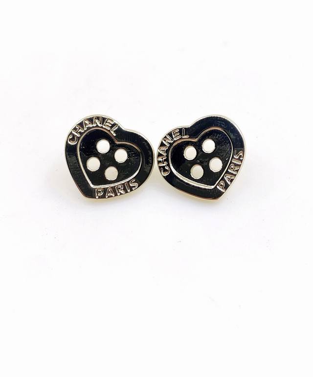 Chanel latest light gold heart button earrings, identical to batch Z, made of br