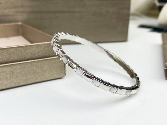 Bvlgari Serena series shell snake bracelet, upgraded luxury snake design, high-e