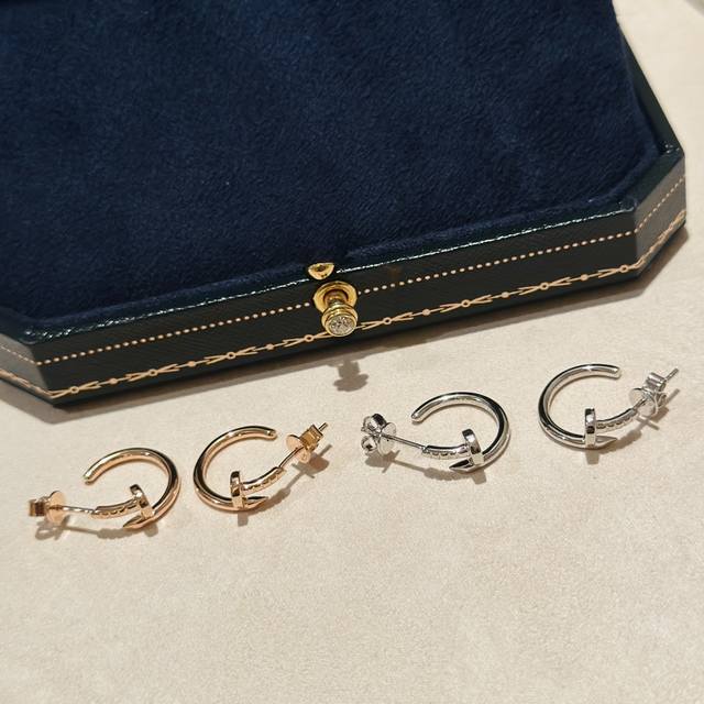 Exquisitely crafted Cartier stud earrings, a best-selling Cartier small stud ear