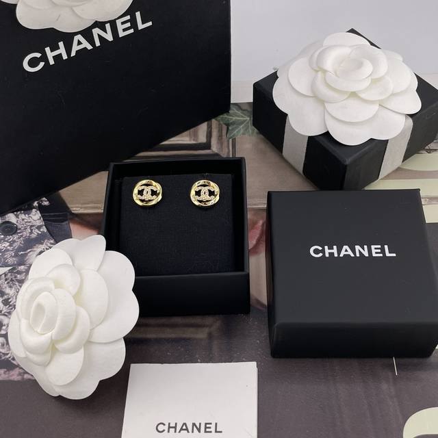 We offer the Chanel Little Gold Twisted Hoop Earrings Z 4600, a must-have this s