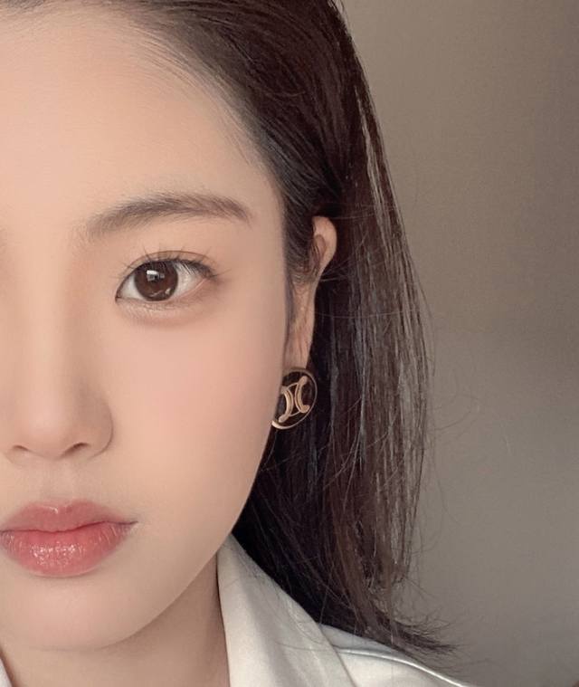 We have a large production volume and welcome inquiries from customers. C Round