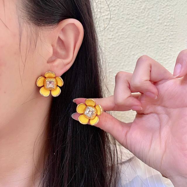 Saint Laurent Classic Flower Earrings Ddd